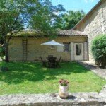 Bergerie garden and seating BnB Bergerie